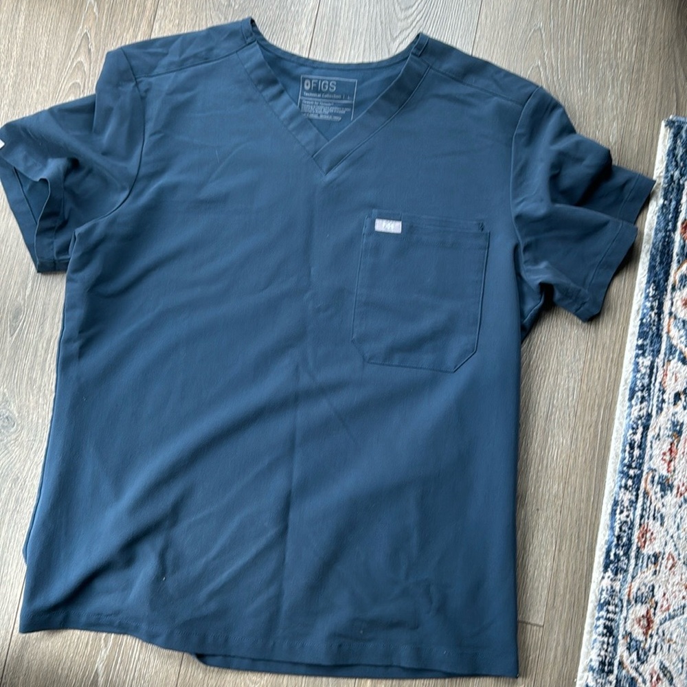 Figs Dark Harbor Leon top
